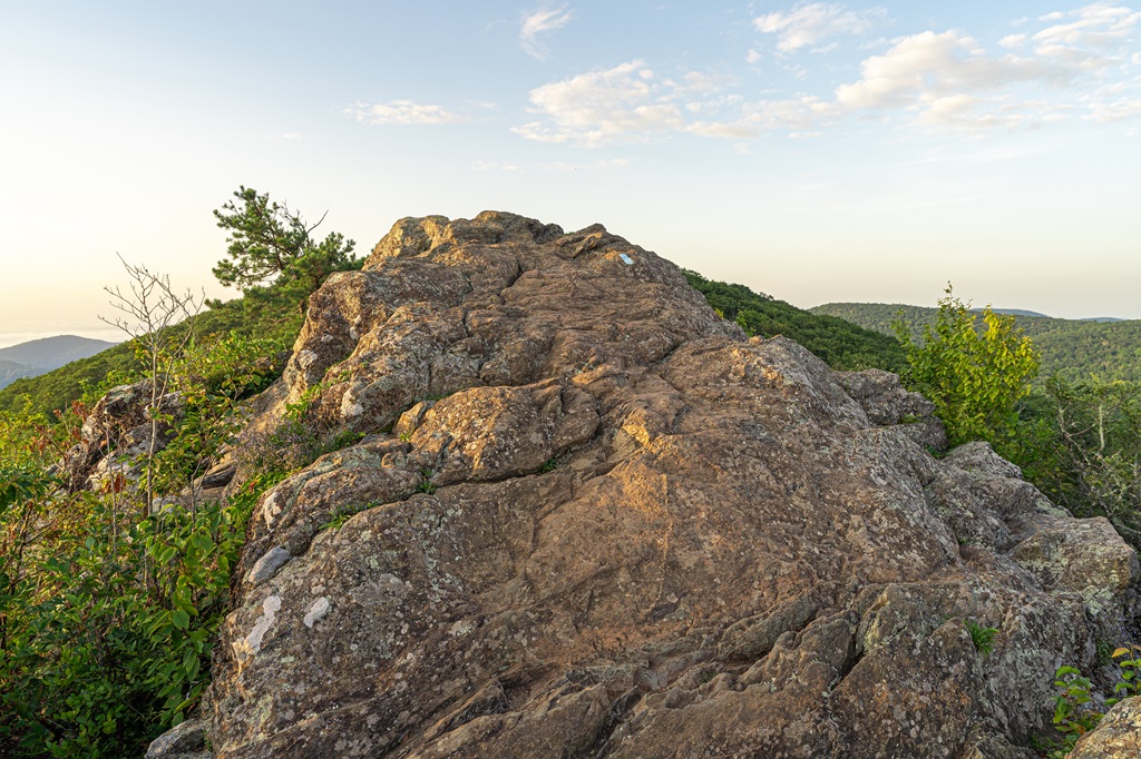 Bearfence Mountain summit in Shenandoah National Park.