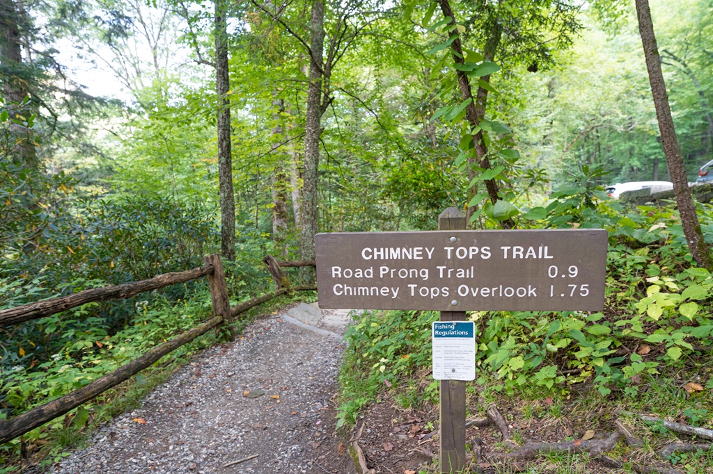 Chimney Tops Trail sign shows Chimney Tops Overlook in 1.75 miles.