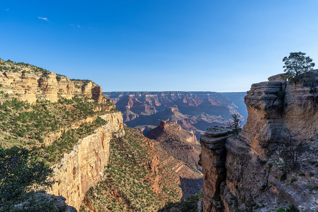 Views of the Grand Canyon from the Bright Angel Trail.