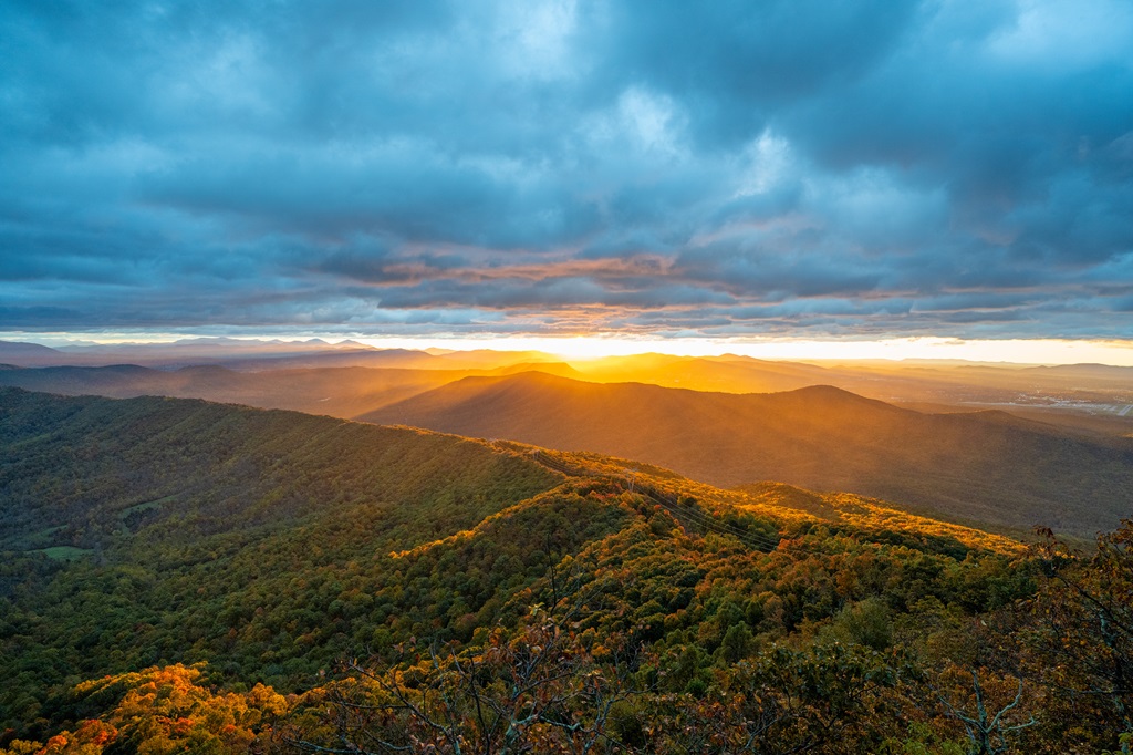 Sunrise at McAfee Knob in Virginia.