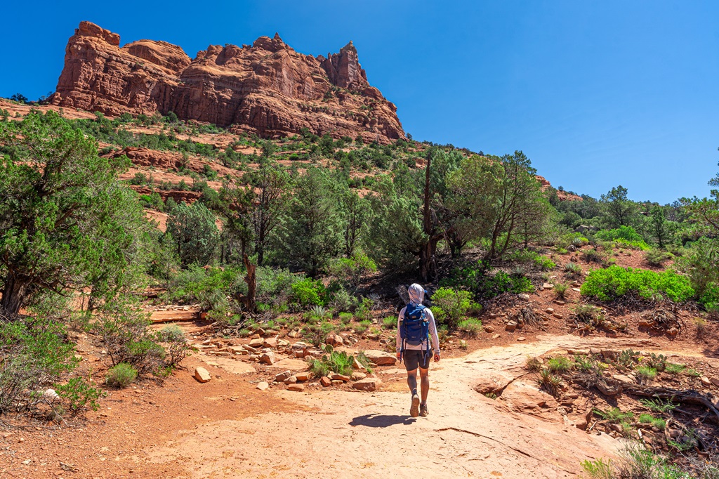 Man hiking along the Soldier Pass Trail in Sedona, Arizona.