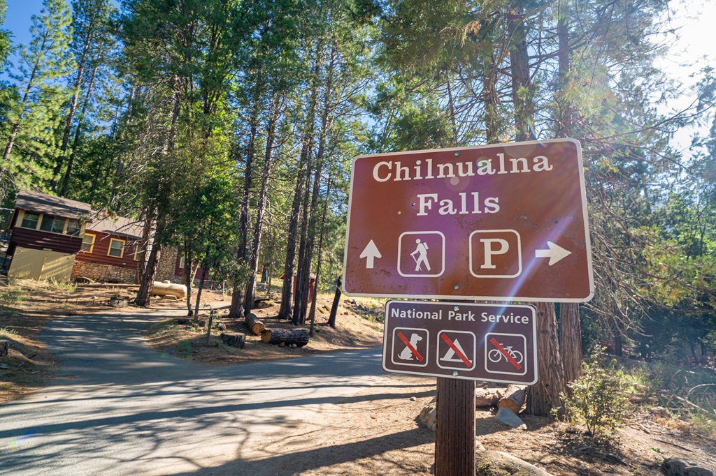 Chilnualna Falls Trailhead sign with arrows pointing the parking area and where the trail begins.