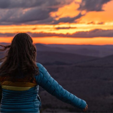 Hawksbill Summit Shenandoah [guide + trail maps]