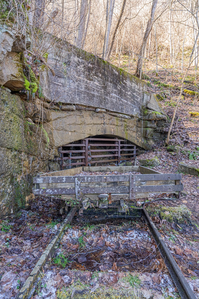 Kaymoor Miners Trail in New River Gorge (trail map + guide)