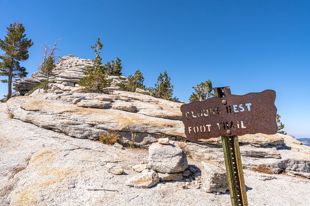 Trail sign before the ridge that says "Clouds Rest Foot Trail."