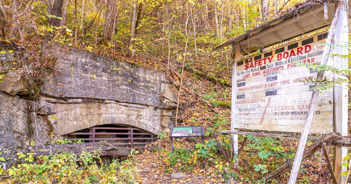 Kaymoor Miners Trail in New River Gorge (trail map + guide)