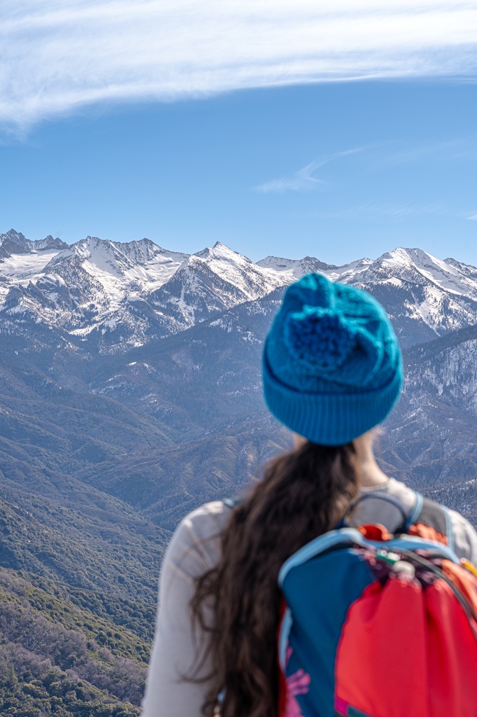 Woman looking at the Great Western Divide mountain range from Moro Rock in Sequoia National Park.