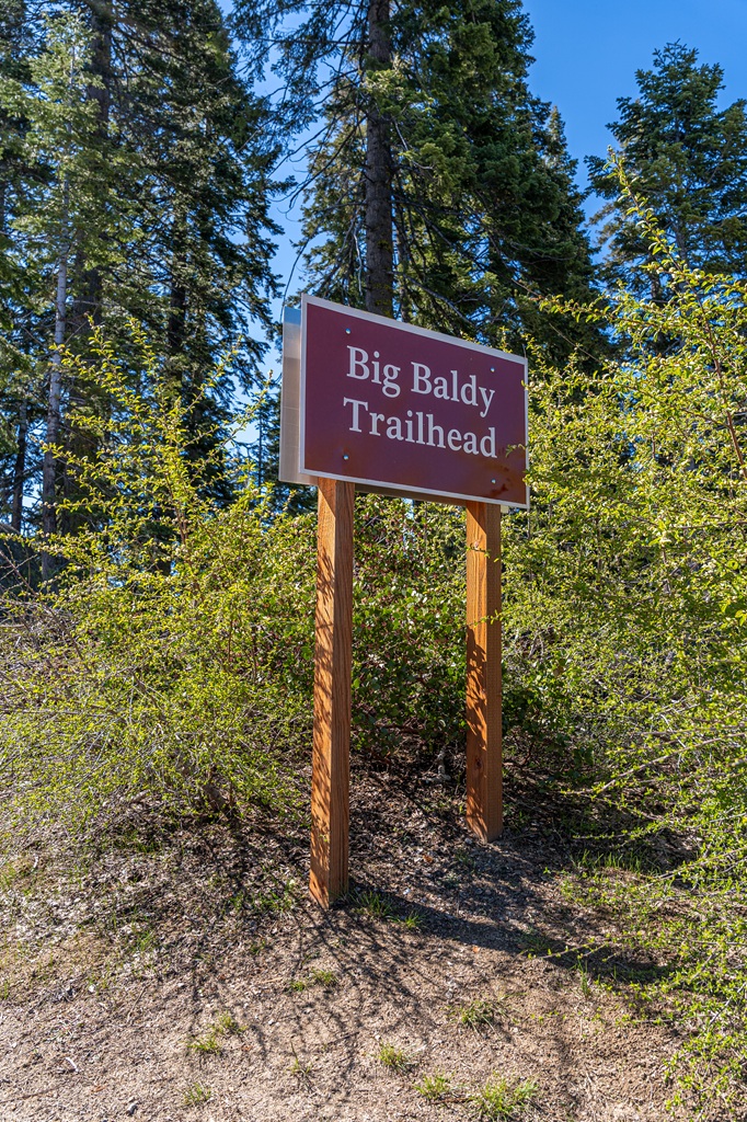 Big Baldy Trailhead sign in Kings Canyon National Park.